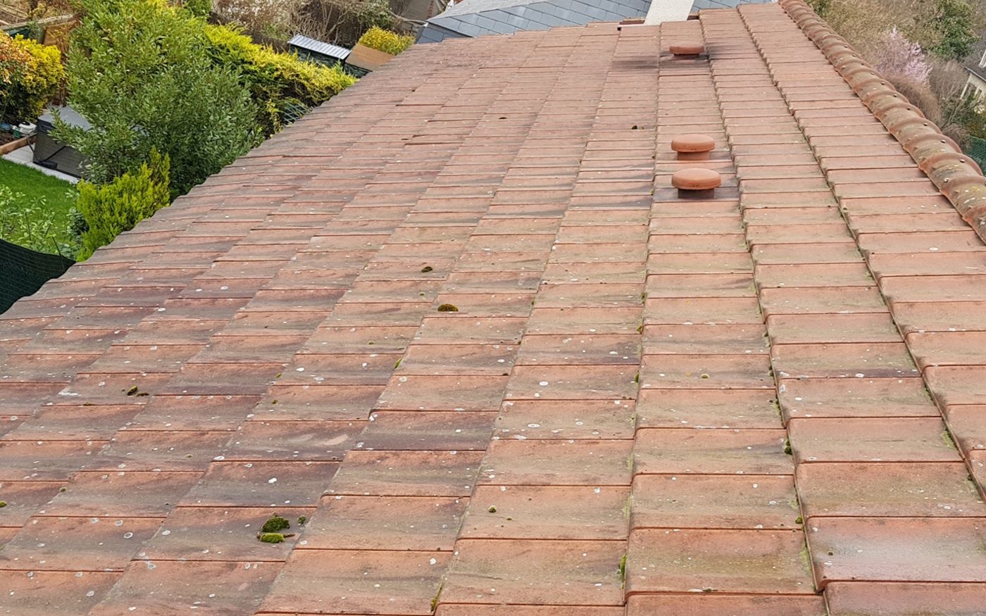 Nettoyage toiture avant à Vincennes